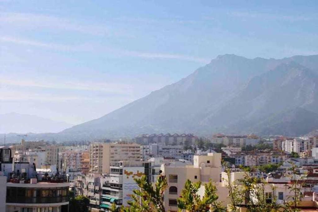 Large Modern Beach Front Apartment, Rooftop Pool!! Marbellac